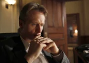 Michael Cutter (Linus Roache)