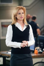 A.D.A. Alexandra Cabot (Stephanie March) und das Team der Special Victims Unit finden heraus, dass der mutmaßliche Vergewaltiger einen eineiigen Zwillingsbruder hat. Haben sie etwa den Falschen inhaftiert?