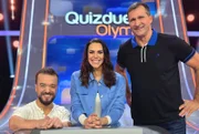 Moderatorin Esther Sedlaczek (M.) mit den Kandidaten des Teams "Goldjungs": Mathias Mester (l.) und Lars Riedel (r.)