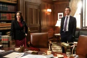 (l-r) Odelya Halevi als ADA Samantha Maroun, Hugh Dancy als ADA Nolan Price