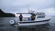 Robert Miller und sein Sohn RJ Miller fischen von ihrem Boot aus. (National Geographic)