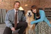 Cricket (David Hornsby, l.); Belle (Renee Felice Smith, r.)