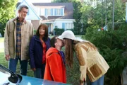 (v.l.n.r.) Mike (Neil Flynn); Frankie (Patricia Heaton); Brick (Atticus Shaffer); Cindy (Casey Burke)