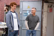 l-r: Brady Hobbes (Niall Cunningham), Steve Brady (David Eigenberg)