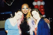 Phoebe (Alyssa Milano); Janice Robinson (Janice Robinson); Piper (Holly Marie Combs)