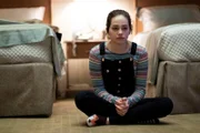 Adrienne (Mary Mouser)