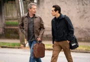 L-R: Ralph Anderson (Ben Mendelsohn), Yunis Sablo (Yul Vazquez)
