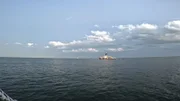 Intensive Suche mit drei Seenotrettungskreuzern, zahlreichen Behördenschiffen, Schleppern, Fischkuttern und einem Frachter nach vermisstem Schlauchbootfahrer.