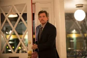 Robert (Thomas Haden Church).