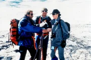(v.li.): Hermann Giefer (Luis), Harald Krassnitzer (Dr. Justus Hallstein), Janina Hartwig (Lisa Brunner).