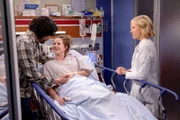 (l-r) Beacon Bowman als Rose Howard, Jessy Schram als Hannah Asher