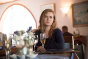 Camille Preaker  (Amy Adams)