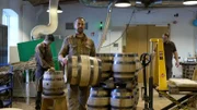 Vom Eichenholz bis zum fertigen Fass, in dem dann teurer Wein und Whisky ihr gewünschtes Aroma annehmen können, müssen 30 Arbeitsschritte durchgeführt werden.