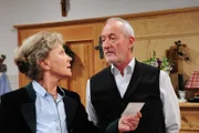 Hildegard (Antje Hagen, l.); Alfons (Sepp Schauer, r.)