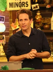 Dennis Reynolds (Glenn Howerton)
