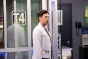 Devin Kawaoka als Dr. Kai Tanaka-Reed