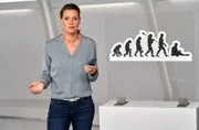 Smartphones verändern das Verhalten von Jugendlichen drastisch – sie gehen weniger aus, sind aber auch weniger glücklich. Welche langfristigen Folgen das für unsere Gesellschaft haben kann, erklärt Anja Reschke in „Wissen vor acht – Zukunft“.