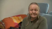 Oma Petra möchte Enkelin Michelle (18) bei der Berufswahl mit Rat zur Seite stehen.; Oma Petra möchte Enkelin Michelle (18) bei der Berufswahl mit Rat zur Seite stehen.
