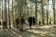 (center): Vinessa Vidotto als Special Agent Cameron Vo.