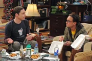 L-R: Sheldon Cooper (Jim Parsons), Leonard Hofstadter (Johnny Galecki)