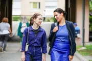 v.li.: Penelope Sund (Fanni Schneider), Sandra Tichy (Claudia Kottal)