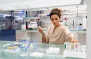Dr. Maral Safadi (Sesede Terziyan) ist dem tödlichen Erreger auf der Spur.