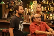 (v.l.n.r.) Charlie Kelly (Charlie Day); Frank Reynolds (Danny DeVito); Dee Reynolds (Kaitlin Olson)