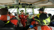 Die freiwilligen Seenotretter der DGzRS-Station Travemünde im Seenotrettungsboot ERICH KOSCHUBS.