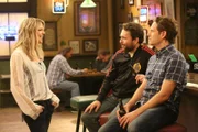(v.l.n.r.) Dee Reynolds (Kaitlin Olson); Charlie Kelly (Charlie Day); Dennis Reynolds (Glenn Howerton)