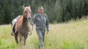 Pietro (Terence Hill) hat raetselhafte Kornkreise entdeckt.  Verwendung nur in Verbindung mit Programmpromotion und Programmpresse. Jede andere Nutzung ist streng verboten.; Pietro (Terence Hill) hat raetselhafte Kornkreise entdeckt.  Verwendung nur in Verbindung mit Programmpromotion und Programmpresse. Jede andere Nutzung ist streng verboten.