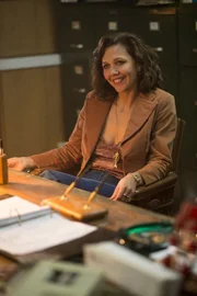 Eileen "Candy" Merrell (Maggie Gyllenhaal)