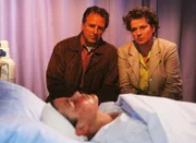 Uschi (Barbara Freier) und Wolfgang König (Horst Wennemann) machen sich schwere Vorwürfe, dass es soweit mit ihrer Tochter Sonja (Katharina Wackernagel) kommen konnte.