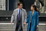 Peter (Tim DeKay), Elizabeth (Tiffani Thiessen)