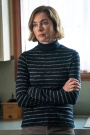 Glory Maitland (Julianne Nicholson)