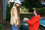 Cindy (Casey Burke, l.); Brick (Atticus Shaffer, r.)