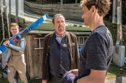 Rupert gibt einen Hinweis auf des Verhältnis des Trainers mit der Ermordeten. V.l.n.r. Rupert Dunz (Leon Seidel), Benedikt Beissl (Andreas Giebel), Tobias Koller (Jochen Paletschek)