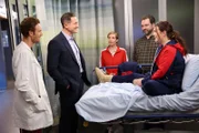 (l-r) Nick Gehlfuss als Will Halstead, Sasha Roiz als Jack Dayton, Aimee Parker als Cindy McCoy, Joel Gelman als Glen Eastman, Emma Kennedy als Sophia Eastman