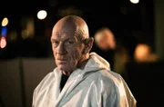 Unter einer Brücke am Rhein wurde ein Mann überfahren. Der Rechtsmediziner Dr. Roth (Joe Bausch) am Tatort.