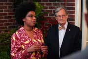Kasie Hines (Diona Reasonover, l.); Donald Mallard (David McCallum, r.)