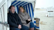 Nora Jessen (Petra van de Voort) hat ihrem Mann Joe (Ulrich Noethen) etwas Wichtiges zu sagen.