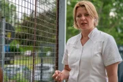 Autorin Kathi Grabowski (Jördis Triebel) wagt den Quereinstieg in die Fußpflege.