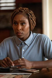 Holly Gibney (Cynthia Erivo)