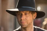 William (Jimmi Simpson).