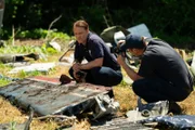Während ein NTSB-Techniker die Trümmer des Air Midwest Flight 105 dokumentiert, versucht der Ermittler Jack Drake (gespielt von Peter Deiwick) herauszufinden, was zum Absturz des Flugzeugs nur wenige Sekunden nach dem Start führte.