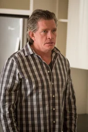 Robert (Thomas Haden Church)