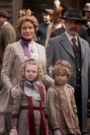 Alma Ellsworth (Molly Parker) und Seth Bullock (Timothy Olyphant)