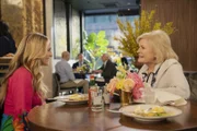 l-r: Carrie Bradshaw (Sarah Jessica Parker), Enid Frick (Candice Bergen)