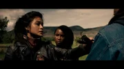 vorne-hintern: Kat Ruston als Zuma, Keeya King als Violet