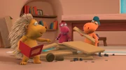 Mit Zuversicht beginnen Matilda, Oskar und Kokosnuss den Job, den sie bei Frau Proselinde angenommen haben. Sie sollen ihr einen neuen Schrank aufbauen.