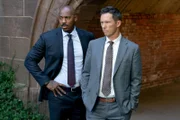 l-r: Detective Jalen Shaw (Mehcad Brooks), Detective Frank Cosgrove (Jeffrey Donovan)